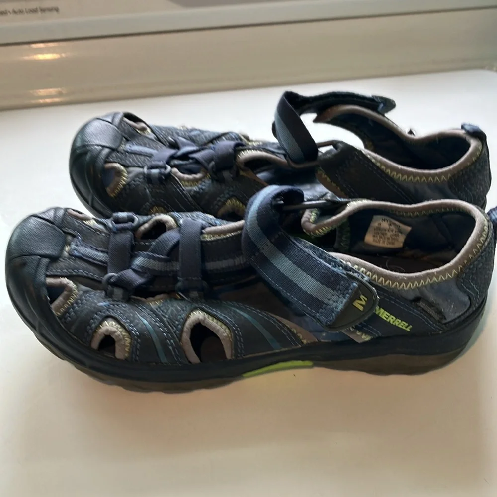 Merrell size 4 Kids Closed-Toe Sport Sandals - Gray/Navy waterproof